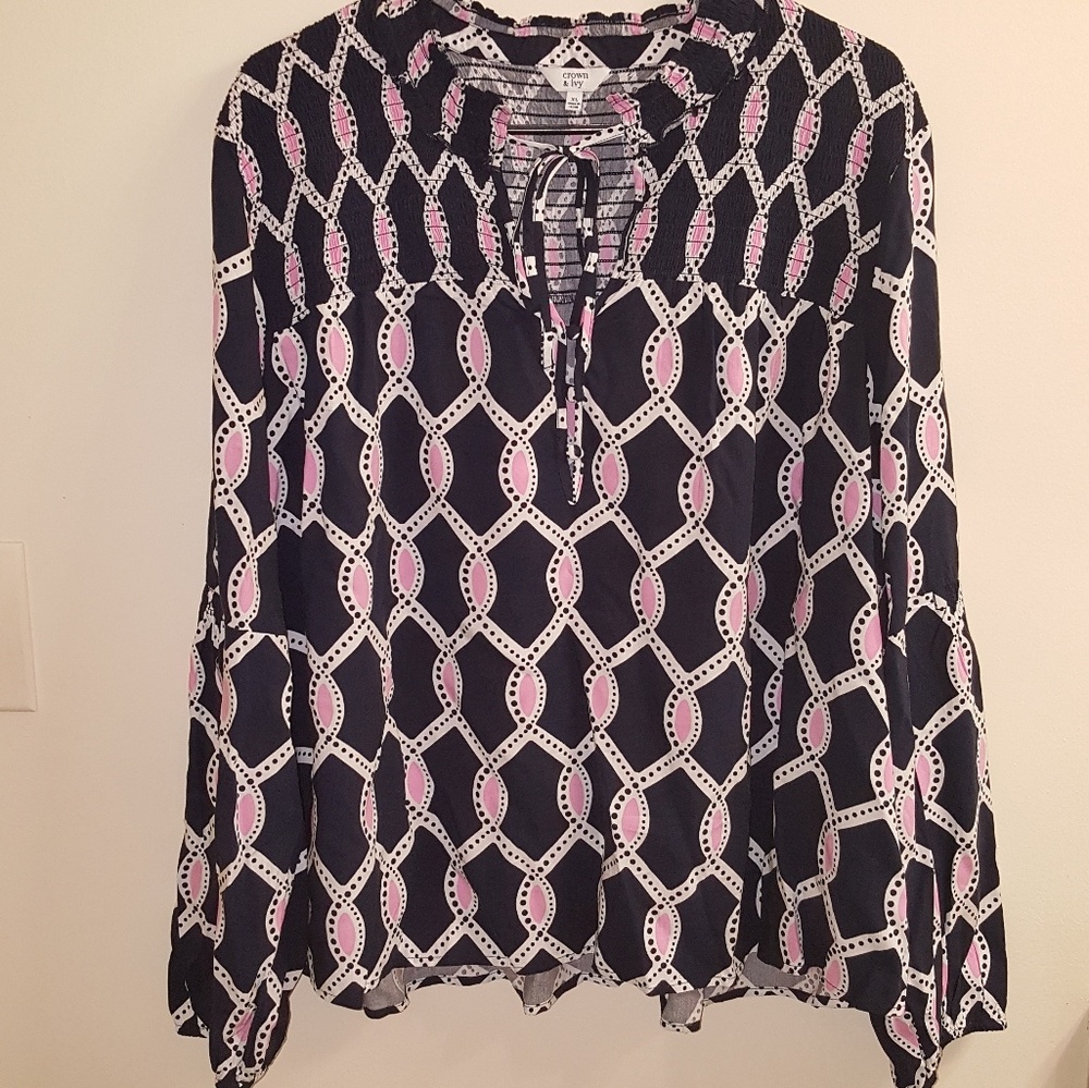 Crown & Ivy | Navy and Pink Diamond Patterned Top